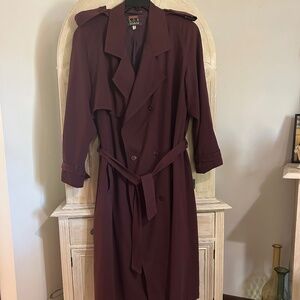 Men’s Bordeaux Color Trench Coat, Size Large , Belted